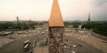 un pyramidion en bronze doré coiffe, l'obélisque de la place de la Concorde, comme au temps des pharaons.