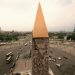 un pyramidion en bronze doré coiffe, l'obélisque de la place de la Concorde, comme au temps des pharaons.