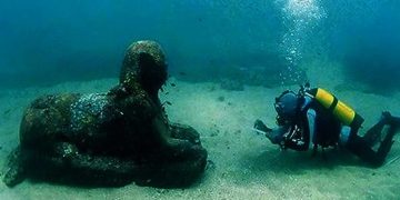 Most Amazing Scuba Diving Finds in History 5. A Sphinx