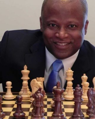Afrecult - Amon Simutowe é o génio do xadrez da Zâmbia, o primeiro grande  mestre de xadrez da África subsaariana e o terceiro grande mestre de xadrez  negro da história. Ele ganhou